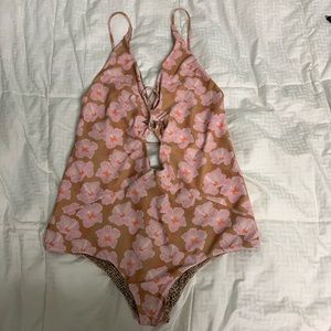 Mahalo capsule Kokomo 🦋$125🦋